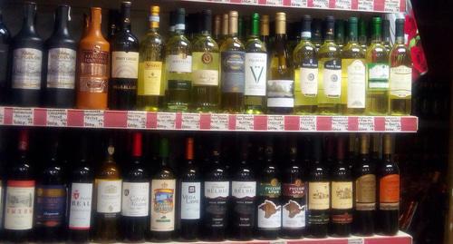 Alcoholic beverages in supermarket. Photo by Nina Tumanova for the Caucasian Knot. 