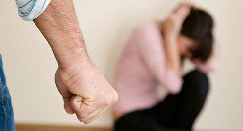 Domestic violence. Photo: © Sputnik/ Gossip1 https://ru.armeniasputnik.am/exclusive/20161125/5592833/armyanskaya-cerkov-v-gruzii-pomogla-azerbajdzhanke-zhertve-nasiliya.html