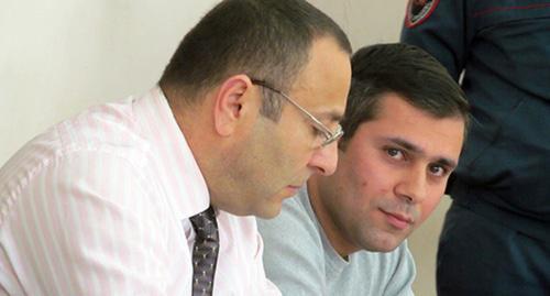 Activist Gevorg Safaryan (right) and his advocate Tigran Airapetyan. Photo by Tigran Petrosyan for the Caucasian Knot. 