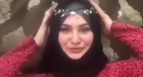 A woman dancing in a hijab. Photo: screenshot of the video by the user tut.dagestan.ru https://www.instagram.com/p/BciGPVIH593/?taken-by=tut.dagestan.ru