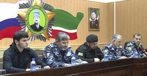 Khas-Magomed Kadyrov (left) at the meeting of Chechen MIA. Photo: press service of Chechen State TV Company 'Grozny', https://grozny.tv/news.php?id=22781