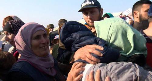 Women and children return from Syria to Chechnya, Grozny, October 21, 2017. Screenshot: video posted by user Russia 24, https://www.youtube.com/watch?v=Au-M3DuD-9I