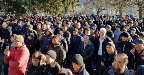 Residents of the village of Duisi (Georgia) held a protest action against the actions of the law enforcers who wounded 19-year-old Temirlan Machalikashvili. December 207. Photo: North Caucasus Service (RFE/RL)
