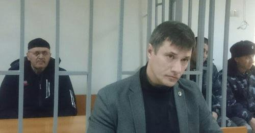 Oyub Titiev (left) and his advocate Petr Zaikin. Photo: "Memorial" press service 