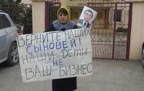 Gulya Karakhanova, mother of Magomed Karakhanov who disappeared in Derbent, held a picket near the City Prosecutor's Office. February 9, 2018. Photo courtesy of Gulya Karakhanova