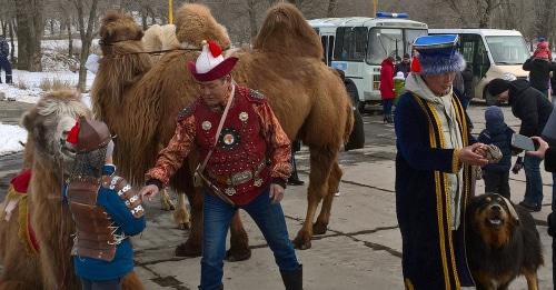 People celebrate Tsagaan Sar holiday in Elista. Photo by Badma Byurchiev for the Caucasian Knot. 