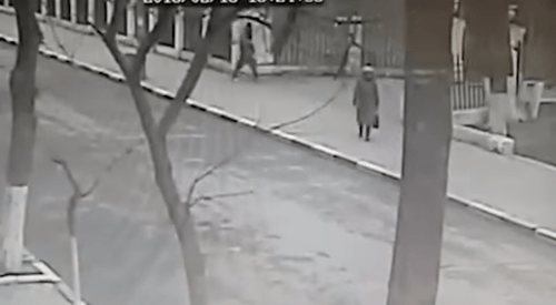 The surveillance footage. Photo: screenshot of the video published by Mash https://vk.com/mash?z=video-112510789_456242169%2Fvideos-112510789%2Fpl_-112510789_-1