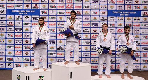 Tofiq Mamedov on the pedestal of the Open European Judo Championships held in Austria. Photo https://sputnik.az/sport/20180204/413901762/azerbaycan-idman-qelebe.html