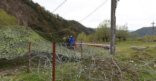 At the border of South Ossetia and Georgia. Photo: © Sputnik / Ада Багиан https://sputnik-ossetia.ru/South_Ossetia/20161013/3158517.html