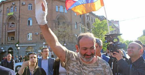 Nikol Pashinyan, the leader of the demonstrators, was wounded in the clashes but came back to the rally. Yerevan, April 16, 2018. Photo by Tigran Petrosyan for the "Caucasian Knot"