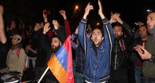 Activists opposing the election of Serzh Sargsyan the Prime Minister of Armenia in the square in Yerevan. Photo by Tigran Petrosyan for the "Caucasian Knot"