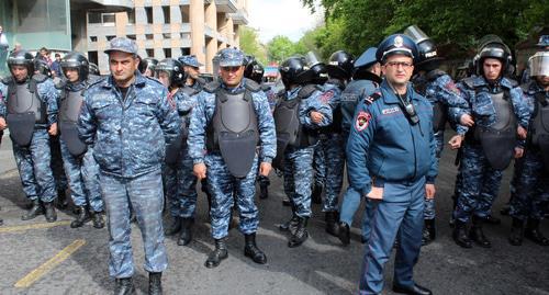 The police in Yerevan on April 19, 2018. Photo by Tigran Petrosyan for the "Caucasian Knot"