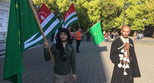 Participants of the events dedicated to the Circassian Flag Day in Sukhumi. Photo by the Caucasian Knot correspondent. 