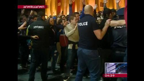 Policemen and protesters in Tbilisi. May 12, 2018. Photo: screenshot of a video  by the "Rustavi-2" TV Channel http://rustavi2.ge/en/news/103763