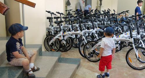 Members of the Gevrigyan Armenian family based in the United States have donated 56 sports bicycles to children of soldiers and officers killed during the April war in 2016. Stepanakert, May 23, 2018. Photo by Alvard Grigoryan for the Caucasian Knot