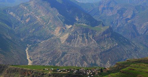 Mountains in Dagestan. Photo: Al Gimraviy https://ru.wikipedia.org
