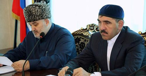 Yunus-Bek Evkurov and Isa Khamkhoev (left). Photo: press service of the Republic of Ingushetia 