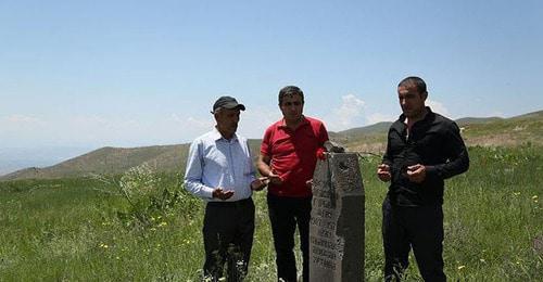 Residents of the village of Gunnut visit graves of their relatives. Photo: IA Report https://report.az/ru