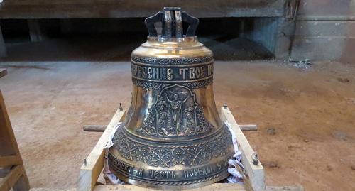 The main bell in the Cathedral of the Holy Protection of God's Mother in the city of Stepanakert. Photo by Alvard Grigoryan for the "Caucasian Knot"