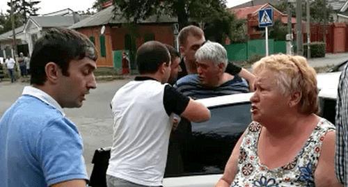 Unknown people push advocate Kuscheterov into a car. Screenshot from the video provided to the Caucasian Knot by Angela Urusova