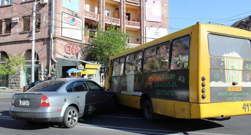 Road traffic incident in Yerevan streets. Photo by Tigran Petrosyan for the ‘Caucasian Knot’. 