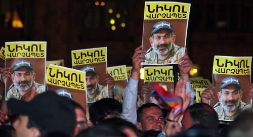 Leaflets with Nikol Pashinyan's name and photos of Pashinyan. Yerevan, May 2, 2018. Photo by Tigran Petrosyan for the "Caucasian Knot"