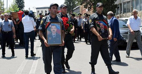 A mourning ceremony for the policemen killed in clashes during the protest action in the city of Ganja. Photo © Sputnik / İlham Mustafa
https://ru.sputnik.az/azerbaijan/20180711/416156503/ganja-azerbaijan-policija-proshhanie-ceremonija.html
