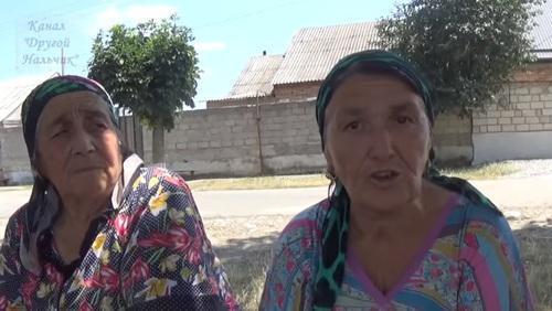 Residents of Kumakhov Street in the village of Vtoroy Lesken. Screenshot from video: https://www.youtube.com/watch?v=VwGPtL8ygxw