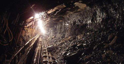 Mine. Photo: https://pixabay.com/en/coal-black-mineral-underground-1626368/