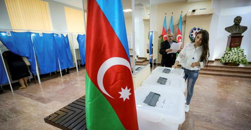At a polling station in Baku. Photo: REUTERS/Aziz Karimov