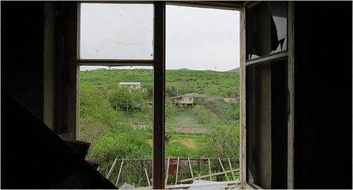 Broken windows in a house in the vilage of Nerkin Oratag, Nagorno-Karabakh. Photo by Alvard Grigoryan for the "Caucasian Knot"