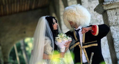 A Caucasian wedding party. Photo: Rafael Alibegov, http://mykavkaz.ru/photos/active/photo6798.html