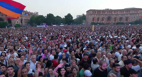 Participants of rally in Yerevan, August 17, 2018. Screenshot from video: https://www.facebook.com/nikol.pashinyan/videos/249764159196556/