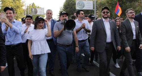 Nikol Pashinyan (centre) at rally in Yerevan, August 17, 2018. Photo by Tigran Petrosyan for the Caucasian Knot