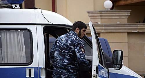 An empolyee of the Chechen Ministry of Internal Affairs in Grozny. Photo: REUTERS / Said Tsarnayev