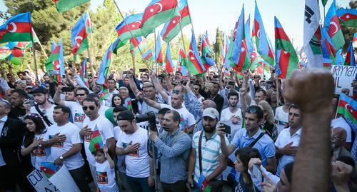 Participants of the rally near the  monument of M. E. Rasulzade in the Novkhani village. Photo by Aziz Karimov for the "Caucasian Knot"