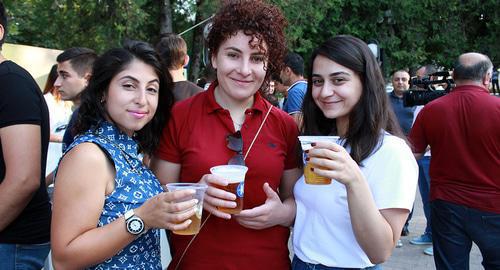 Guests of beer festival in Stepanakert, August 28, 2018. Photo by Alvard Grigoryan for the Caucasian Knot. 