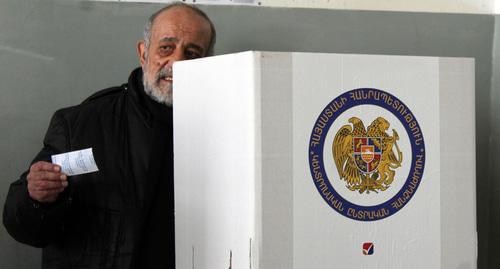 Voter in Armenia. Photo by Armine Martirosyan for the Caucasian Knot