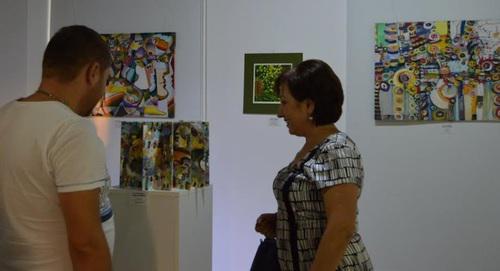 Visitors of the exhibition of Australian painters in Shushi (Nagorno-Karabakh)