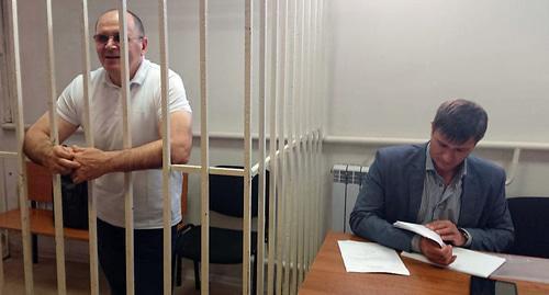 Oyub Titiev at the court session. Photo by the press service of the Human Rights Centre "Memorial"