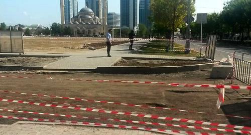 Cordon around the square in front of a mosque in Grozny. Photo by the "Caucasian Knot" correspondent