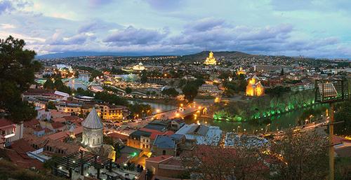 Tbilisi. Photo: Vladimer Shioshvili - Flickr: Tbilisi sunset https://ru.wikipedia.org