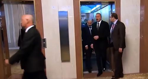 The Armenian Prime Minister (on the left) and the President of Ilham Aliev leaving the elevator at the summit of the CIS countries. For more: https://ru.armeniasputnik.am/video/20181001/14803584/vstrecha-pashinyana-alieva-lifte-sensacionnye-kadry.html Photo: screenshot of a video with a fragment of the TV program "Moscow. Kremlin. Putin", 30.09.18 https://www.youtube.com/watch?time_continue=4&amp;v=SUHYx0EmRWA