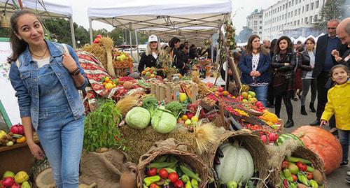 Residents of Stepanakert at an agricultural fair on October 14, 2018. Photo by Alvard Grigoryan for the "Caucasian Knot"