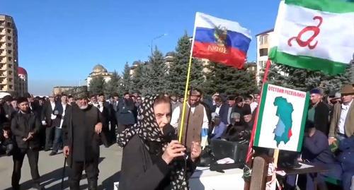 A participant of the protest action in Magas. 17.10.2018. Photo: screenshot of the video by INGUSHETIA TV http://ingushetiya.tv/pryamoy-yefir/