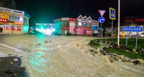 Flooding in Tuapse, October 24, 2018. Photo: © Vladislav Schekoldin, Yuga.ru https://www.yuga.ru/photo/4386.html