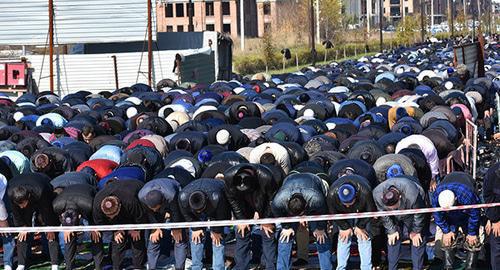Believers during namaz, Magas, October 2018. Photo courtesy of Yakub Gogiev for the "Caucasian Knot"