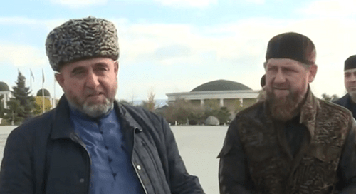 The man named as a representative of the Ingush clan of Nalgievs meets Ramzan Kadyrov. Screenshot from broadcasting by the "Grozny" ChGTRK, https://www.youtube.com/watch?v=hGRTXdrqXMw