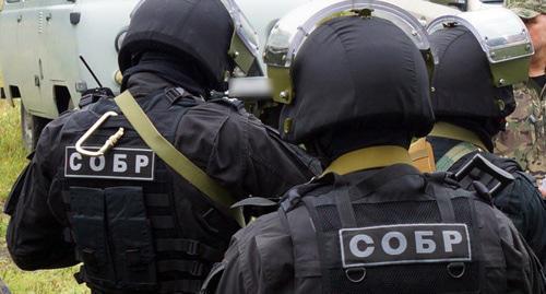Law enforcers. Photo http://rosgvard.ru/ru/news/article/v-petropavlovskekamchatskom-oficery-sobr-sovmestno-s-operativnikami-fsb-i-mvd-zaderzhali-narkotorgovca