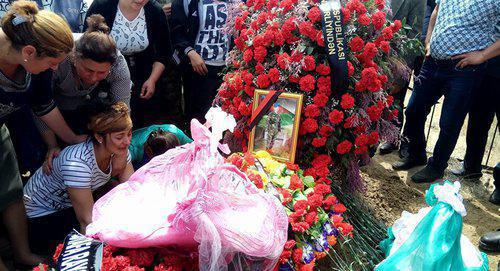 A funeral of the Azerbaijani soldier. Photo Sputnik / İlham Mustafa https://az.sputniknews.ru/karabakh/20180521/415422060/karabakh-armjane-obstrel-smert-soldat.html